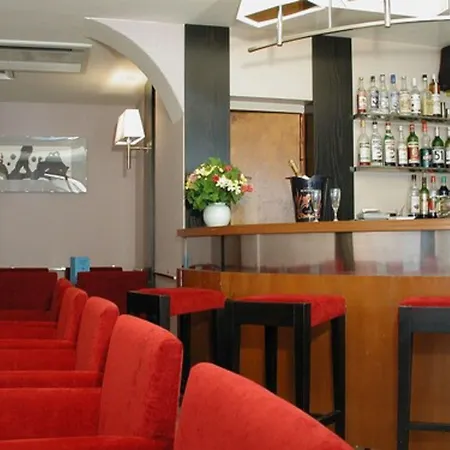 Ξενοδοχείο Grand Tonic & 3*