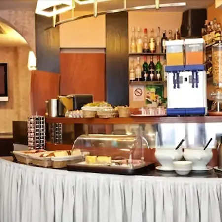 Tonic Du Louvre Paris