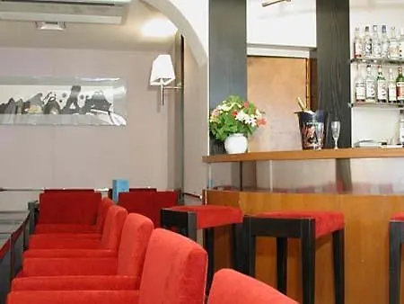 Grand Tonic & 3* Parijs